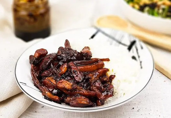 Ajam Smoor van kippendijen